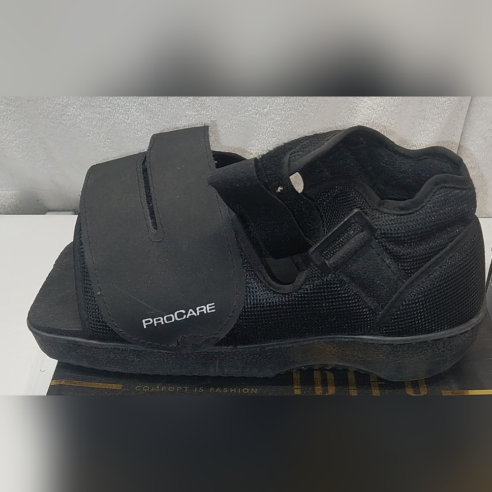 ProCare Squared Toe Post-Op Shoe Size: Small ( Wear on the left or right )